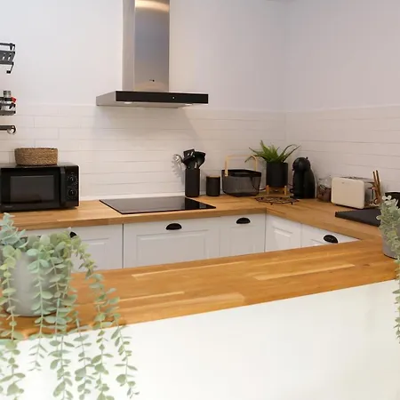 Surf - Wifi - Parking - Swimming Pool - Patio - Garden *